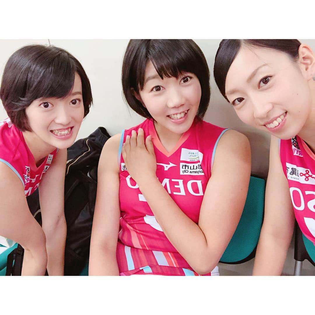 大竹里歩のインスタグラム：「🍀 来週の１１/３(土)から新V.LEAGUEが開幕です✨ . DENSOAIRYBEESは東京の 駒沢体育館にて開幕戦を行います🏐 . . 私自身、昨シーズンは何も出来なかったので…… 今シーズンはチームのために精一杯頑張ります!! . . また新Vリーグ楽しく面白くパワーアップしてます😳♪ . . ぜひ!!みなさん☆ 会場へ見に来て応援して下さると嬉しいです🙆‍♀️ お待ちしてますっ(*^^*)♥️ . #DENSOAIRYBEES #7年目トリオ#山田キャプ#鍋谷のひじの向き笑 #最後のムービーはぶんぶんとダチョウ倶楽部 .」