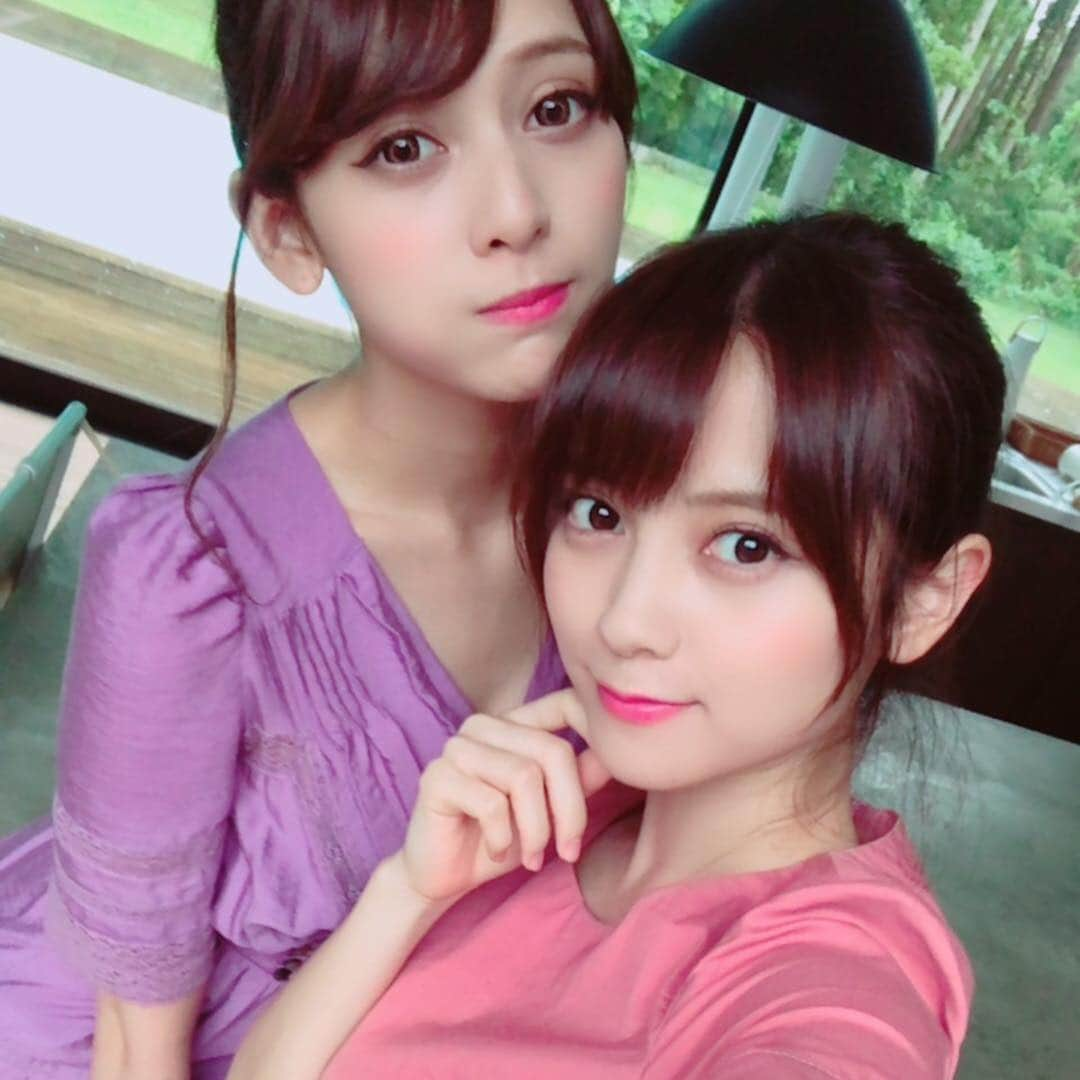 桃月なしこさんのインスタグラム写真 - (桃月なしこInstagram)「. . 10/30(火)に発売されるFLASHになんと！私とあんじぇのツーショットで表紙＆巻頭に掲載されます！！！ こんなことってある？すごくない？ 仲良しのあんじぇと表紙飾れるなんてめちゃくちゃ嬉しいし、めちゃくちゃレアです！この機会に是非！観賞用保存用布教用と沢山手に入れてくださいまし😋💗 . . #桃月なしこ #なしこたそ #アンジェラ芽衣 #ゼロイチジャック #グラビア #FLASH」10月25日 20時49分 - nashiko_cos