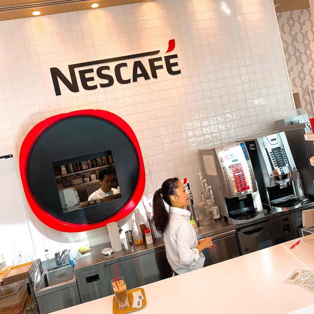 JULIANさんのインスタグラム写真 - (JULIANInstagram)「【NESCAFE】 @nescafe  テラス席で打ち合わせ☕️⭐︎ #NESCAFE #ネスカフェ #cafe #三宮 #三宮カフェ #神戸 #神戸カフェ #カフェ巡り #神戸カフェ巡り  #カフェ #カフェ巡り好きな人と繋がりたい  #カフェ部 #カフェ巡り部 #テラス席 #晴れ #☀️ #太陽 #秋晴れ ✟☻✟☻✟☻✟☻✟☻✟☻✟☻✟ #ファッションプロデューサー #ファッションスタイリスト #インスタグラマー #インフルエンサー #インスタ映え  #モデル #ファッションモデル #お洒落さんと繋がりたい #ファインダー越しの私の世界  #写真好きな人と繋がりたい ✟☻✟☻✟☻✟☻✟☻✟☻✟☻✟ ✰☻JULIAN☻✰ FASHON PRODUCERとして （モデル・デザイナー・スタイリスト・ファッション誌プロデュース）など多岐に渡り活躍し,現在インスタグラマー/インフルエンサーとしても大注目でオファーが殺到しており、 🔴サイバーエージェントグループ史上初となるプロダクション 【HASH JAPAN】 〜日本を代表するインスタグラマー専用プロダクション〜 と記念すべきMENS第１号となる専属タレント契約を発表❣️ ⬇︎⬇︎⬇︎⬇︎⬇︎⬇︎ 🔴新所属事務所は近日発表🔴 ※依頼はDMで宜しくお願いしますm(_ _)m」10月25日 21時01分 - julian_official_jp