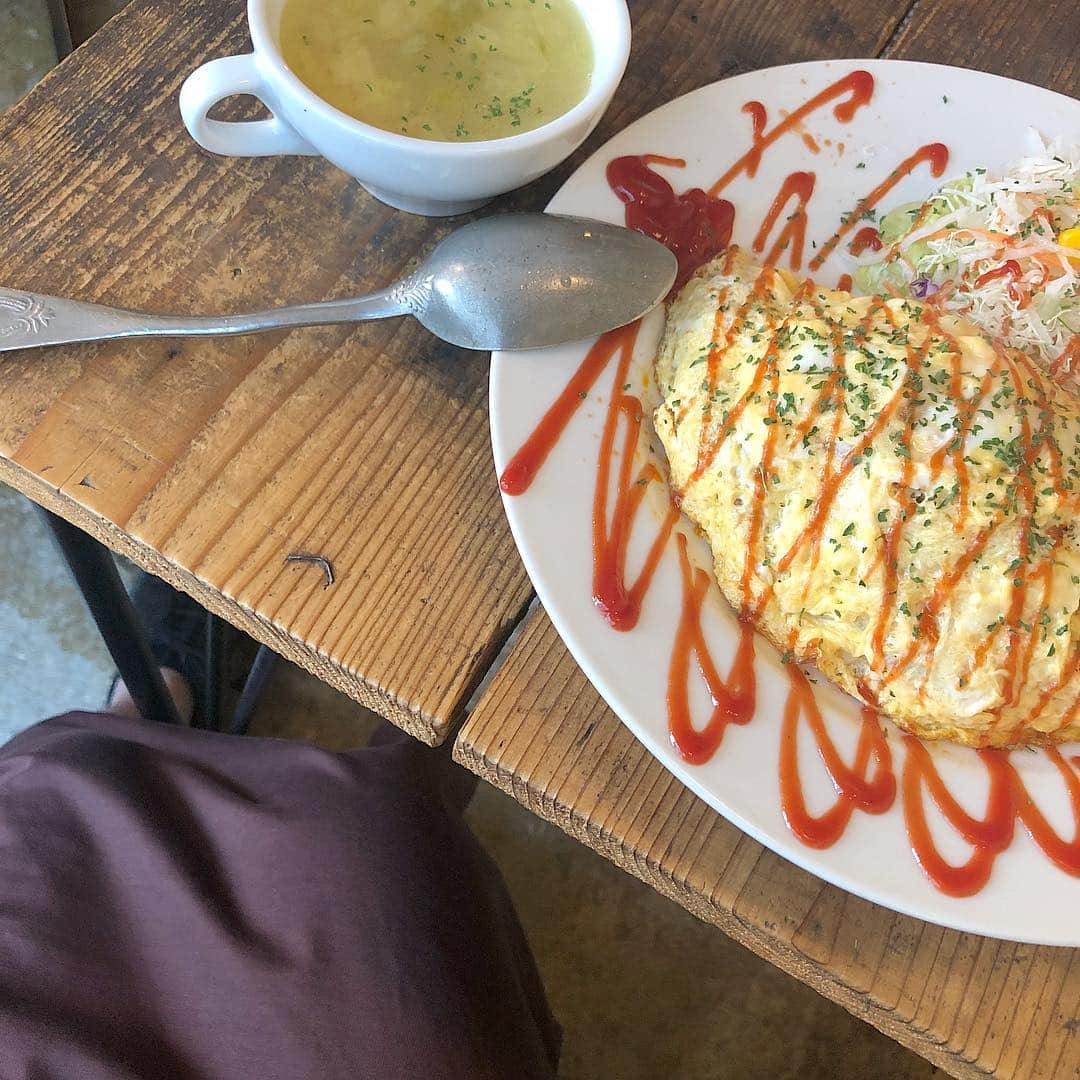 えぐっちょさんのインスタグラム写真 - (えぐっちょInstagram)「cafeあんまり知らない人だから教えてくれるとすごく嬉しい💕 さとぱんとオムライス食べた！  #roticafe #cafe #栄カフェ #30分以上かかって到着（笑）」10月25日 21時10分 - eguccho02