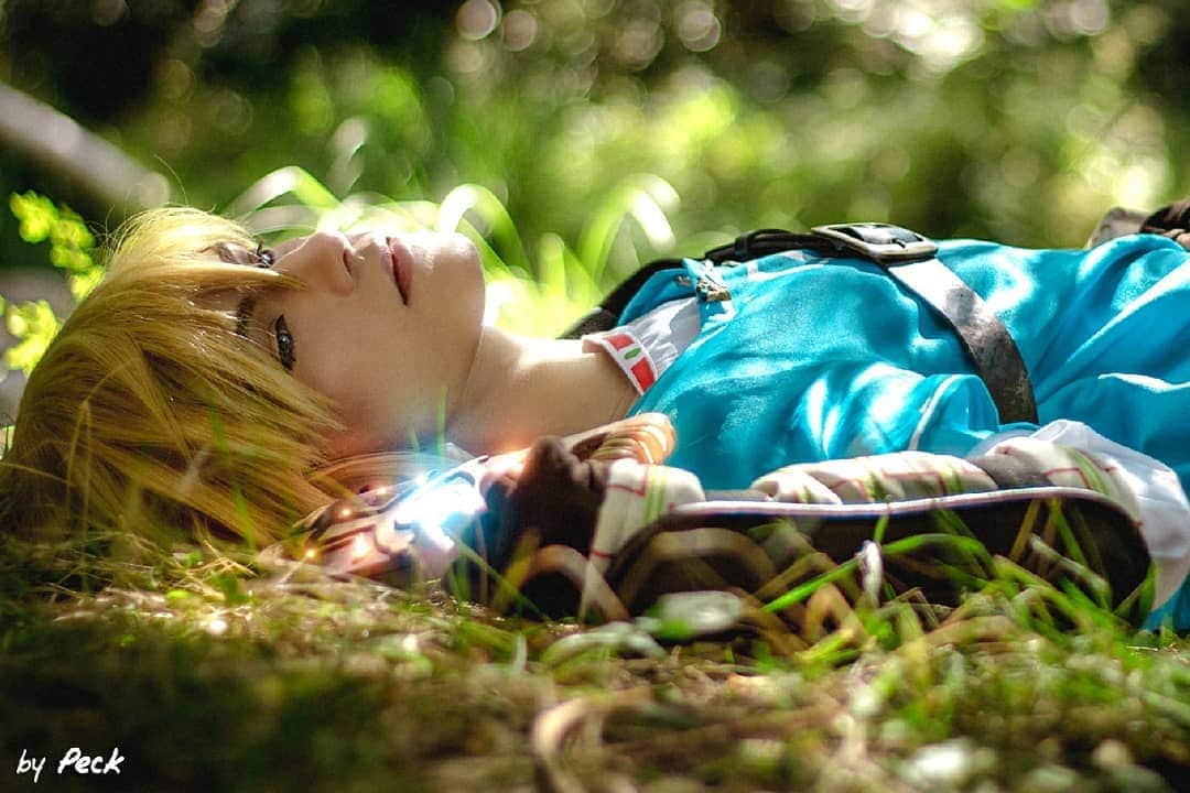 Geheさんのインスタグラム写真 - (GeheInstagram)「"Stand up and fight... Link" Head over heels with every photo that @peckphotograph sends me of our Breath of the Wild photoshoot.  #BreathOfTheWild #BotW #Cosplay #LinkCosplay #BreathOfTheWildCosplay」10月26日 0時26分 - geheichou