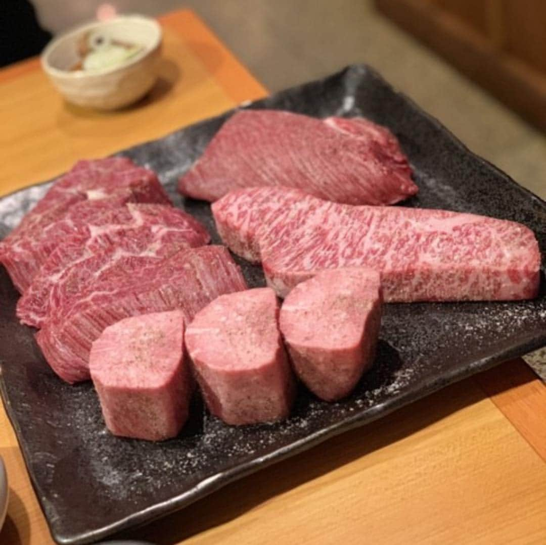 才賀紀左衛門さんのインスタグラム写真 - (才賀紀左衛門Instagram)「夢で焼肉バカ食べてる夢見た。笑 #もんログ #焼肉 #グルメ #肉 #東京グルメ #大阪グルメ #兵庫グルメ #肉 #大阪 #東京 #兵庫」10月26日 0時59分 - kizaemon0213