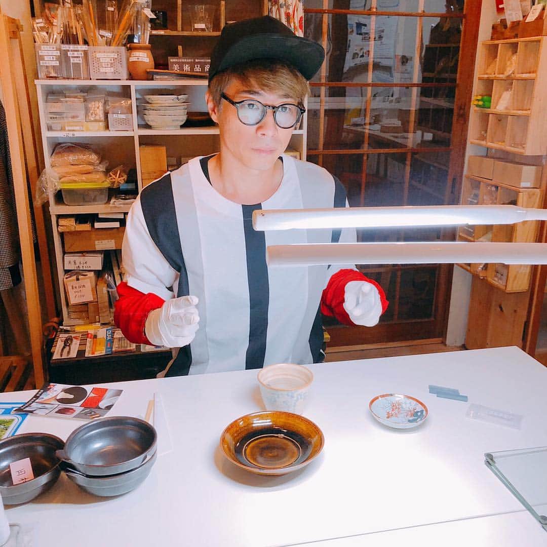 田村淳のインスタグラム：「金継ぎ教室… 通えば通うほど楽しくなる 作品できたら見てね^_^  #金継ぎ #趣味 #教室 #漆」