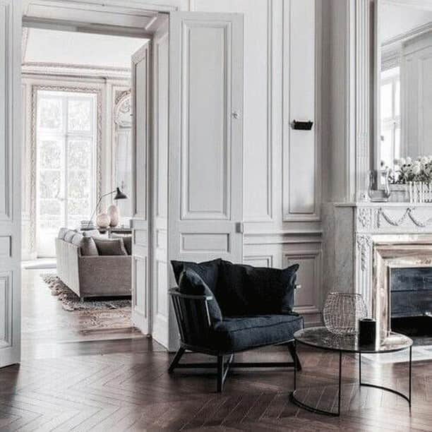 ステファンケリアンのインスタグラム：「COZY -- APARTMENT  Enjoying a quiet moment in a cozy Parisian apartment.  #stephanekelian #parisianapartment #cozy」