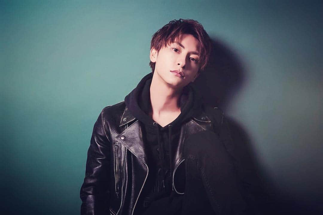 與真司郎さんのインスタグラム写真 - (與真司郎Instagram)「今日発売『MORE12月号』に出させて頂いてます👍 ぜひチェックしてくださーい😎  Available on stands today✨ I am appearing in a magazine "MORE" December issue👍  Check it out😆  #MORE」10月26日 17時31分 - shinjiroatae1126