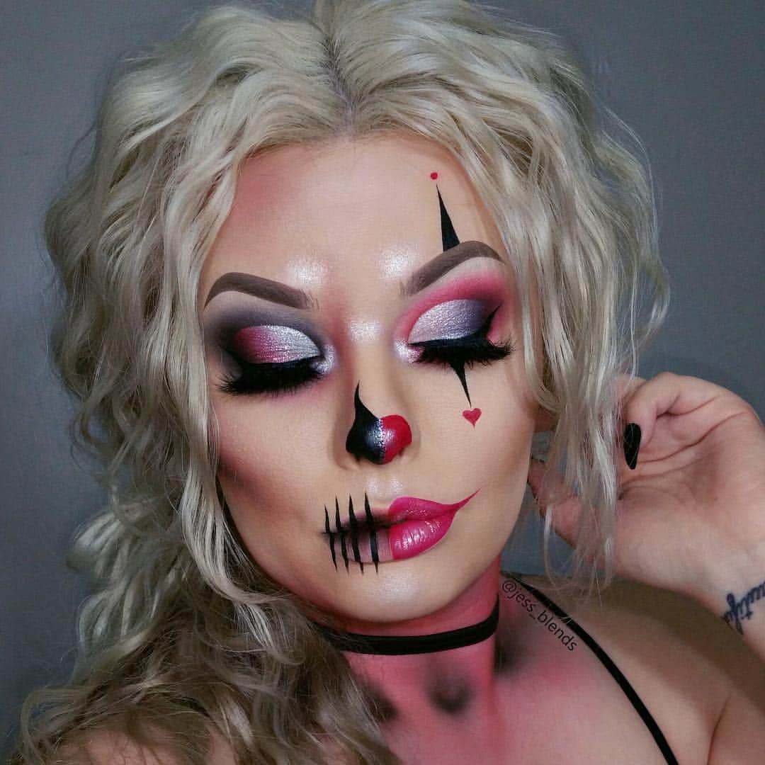 BH Cosmeticsさんのインスタグラム写真 - (BH CosmeticsInstagram)「The circus is in town... and @jess_blends is headlining with this hot Halloween look!🤡 She chose tons of BH faves for this skull clown effect that's equally scary and sultry. See full product list below!😈 . 🎪 Naturally Flawless Liquid Foundation in #205 Fair Golden 🎪 Studio Pro Total Coverage Concealers in #101 and White 🎪 Blacklight Highlight palette 🎪 Base Booster Glitter & Shadow Glue 🎪 Aurora Lights palette 🎪 Take Me Back to Brazil palette 🎪 Glitter Collection in Amethyst and Chameleon 🎪 Liquid Lipstick in Glory 🎪 Marble Luxe Brush Set . Link in bio to shop! #makeup #makeuplooks #halloweenmakeup #makeuppalette #glitter #sparklymakeup #complexion #complexionmakeup #shadow #shadowlooks #bhcosmetics」10月26日 9時10分 - bhcosmetics