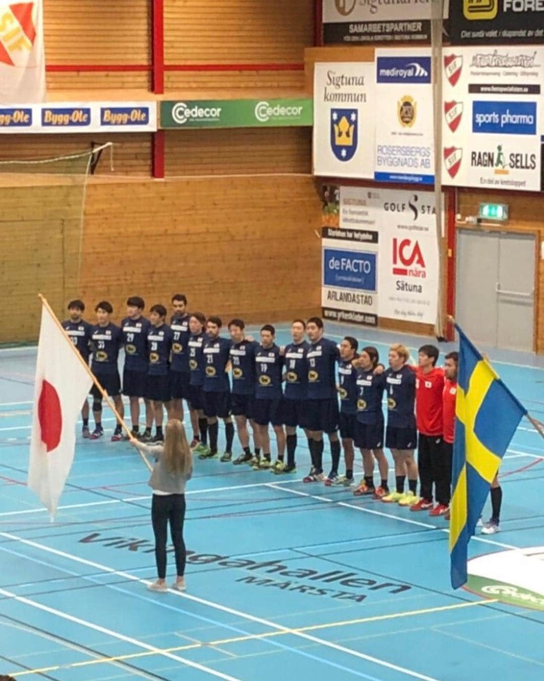 宮崎大輔さんのインスタグラム写真 - (宮崎大輔Instagram)「スウェーデン🇸🇪合宿、最終戦です。 成果を出したいです‼️ チャレンジ‼️ #handball #日本代表 #ハンドボール #がむしゃらに #チャレンジ #宮崎大輔 #asics #bennu」10月27日 1時39分 - daisuke7_official
