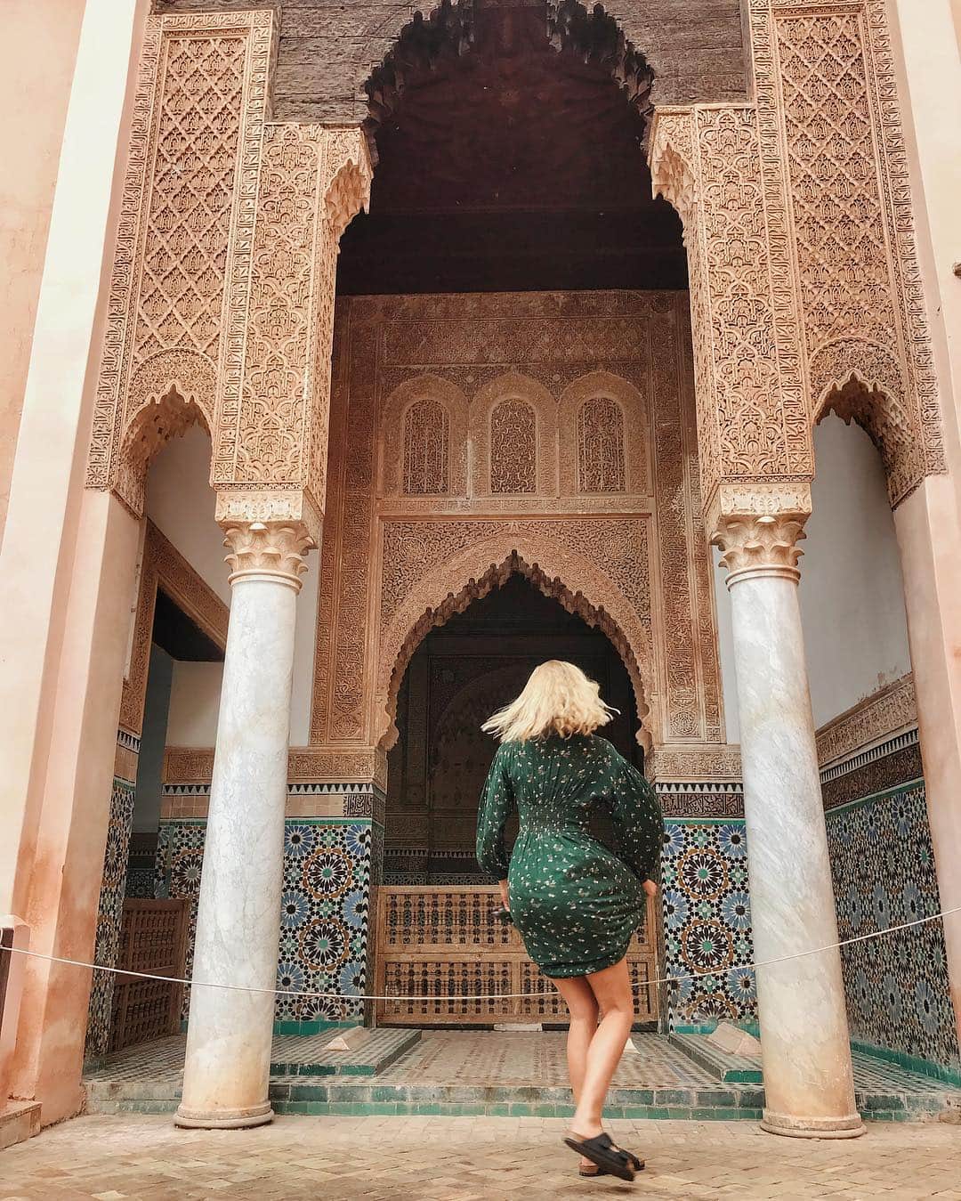 Zanna Van Dijkさんのインスタグラム写真 - (Zanna Van DijkInstagram)「Morocco Swag 🇲🇦😎 When you get bored of taking serious Instagram photos 😂📷 Day two of our Marrakesh adventures was spent exploring the beautiful city gardens, wandering through the medina streets, dining on rooftop terraces and venturing into palaces and tombs. I’m falling more in love with the architecture, culture and character of Marrakesh every day 😍 See more on my Instagram stories 🌎❤️ #Marrakesh #Morocco #exploremore #wanderlust #visitmorocco #saadientombs」10月27日 2時04分 - zannavandijk