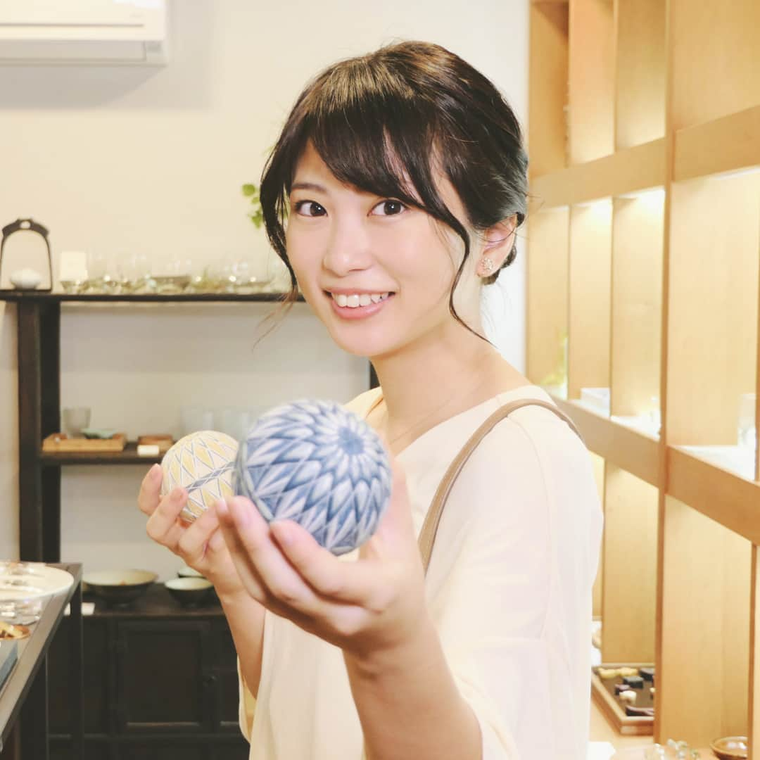 フジテレビ「ドラマ甲子園」さんのインスタグラム写真 - (フジテレビ「ドラマ甲子園」Instagram)「【10/28（日）のOAまであと2日📺】 「#キミの墓石を建てに行こう。 」撮影３日目の朝一番に撮影されたシーン。#志田未来 さんが演じる梨花が手にする青い鞠も、ドラマの中で大切な位置づけのもの。梨花の笑顔とまっすぐな視線は、誰に向けられたもの？  #ドラマ甲子園」10月26日 18時22分 - dramakoshien