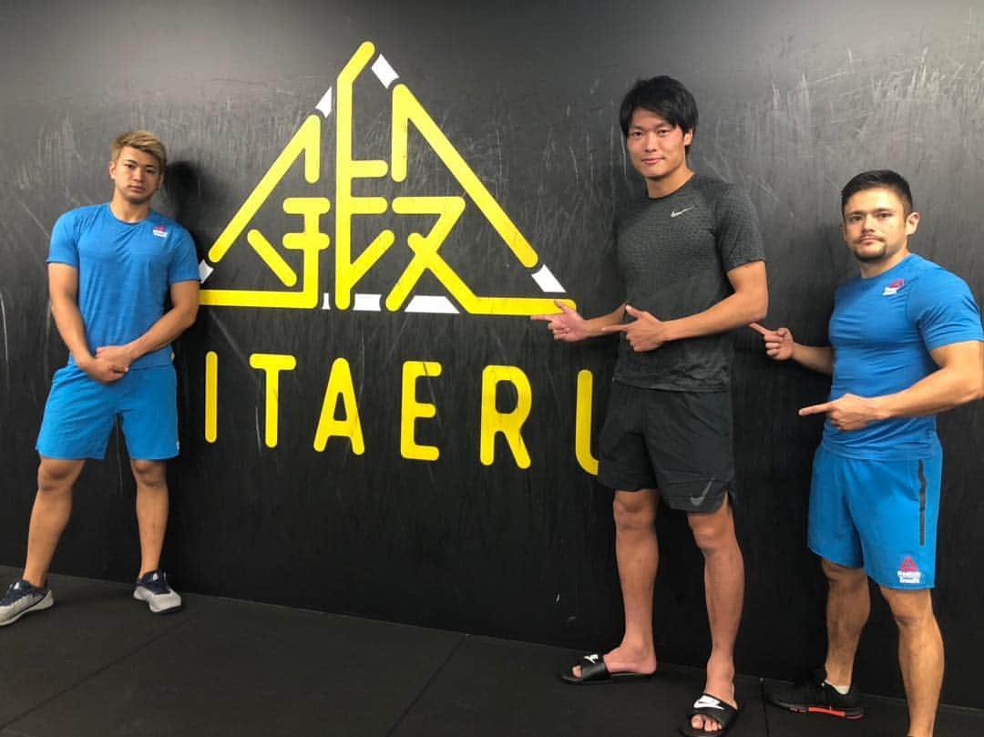 山田将之のインスタグラム：「機会があったのでお邪魔してきました💪 バキバキにしたい方、必見です！！！ 男性も女性も是非この機会に👨👩 @wurstjapan  #カリーブルスト #虎ノ門 #ブルスト #currywurst #toranomon #fc東京 #山田将之 #めちゃめちゃ鍛えた後に #ソーセージも是非🙆‍♂️ #KITAERU #シンプルでかっこいい #ちなみに #黒髪にしました👦🏻」