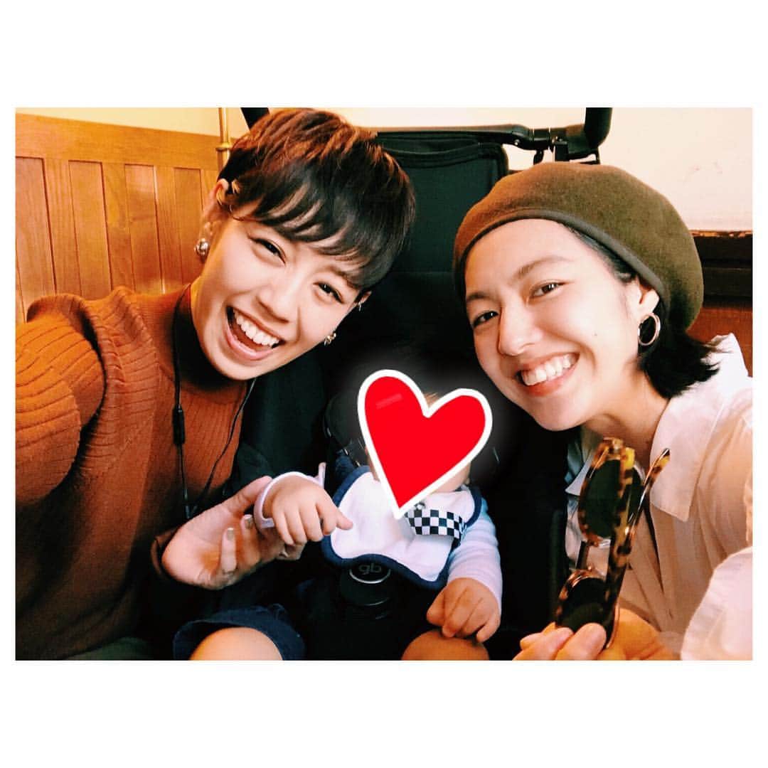 上原香代子のインスタグラム：「久しぶりにランチ♡﻿ もう長い付き合いになるタップダンサーのノンちゃんと。同い年なんだけど、ノンはとても忙しくしていてすごいなー活躍してるなー頑張ってるなーと尊敬の眼差し。﻿ ﻿ あ、私も息子も元気です。ちょっと前まで親子揃って風邪ひいて地獄のような日々でしたが乗り越えました。﻿ これからまた寒くなるから気をつけなくては...健康第一ですね、ほんとね。﻿ ﻿ 今年も残すところ少しとなって何だかそわそわ。﻿ 息子ももうすぐ1歳。﻿ この1年、本当に早かった。何してたって育児しかしてないんだけど、そのくらい育児って（特に初めてだから？なの？）全身全霊をかけてというかなんかもう必死な毎日であっという間だったな。﻿ ﻿ って今年締める勢いだな、これ。 またネタがあればアップします。笑」