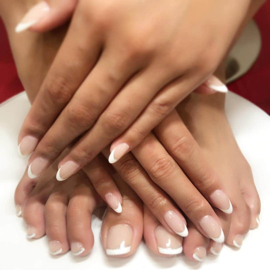 堀えりかさんのインスタグラム写真 - (堀えりかInstagram)「#シンプルネイル #ネイル #ジェルネイル #フレンチネイル #nails」10月26日 19時42分 - xerikax143