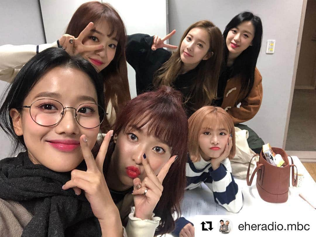 Aprilさんのインスタグラム写真 - (AprilInstagram)「#Repost @eheradio.mbc with @get_repost ・・・ #10분뒤 #에이프릴 #안영미최욱의에헤라디오 #출격 ~~~!😍 #에헤라디오#최초#방문#아이돌#환영해주세요 #에이프릴은진짜예쁜게죄다죄야」10月26日 20時59分 - official.april