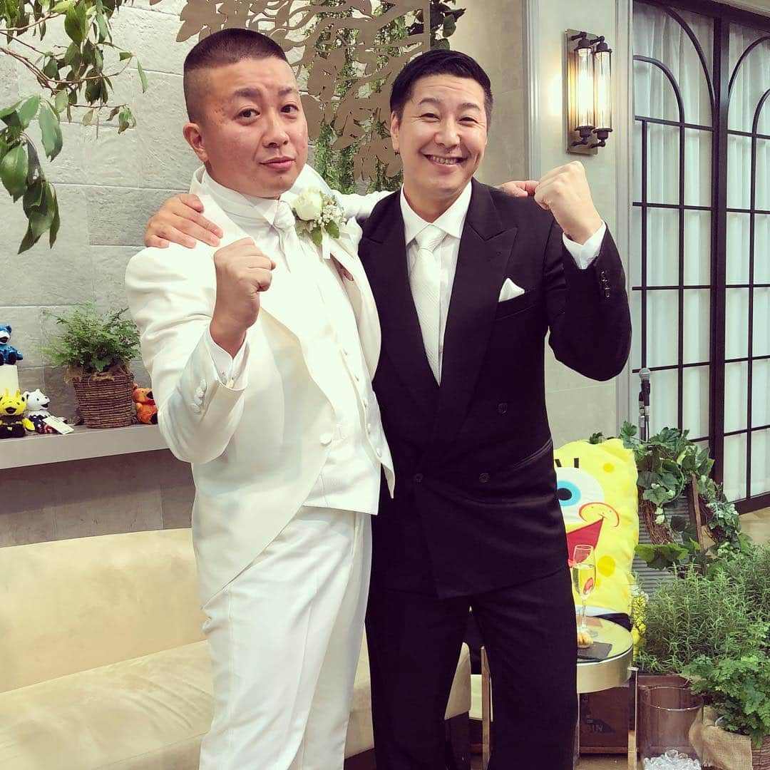 長田庄平のインスタグラム：「今日は人生で数回あるいい日のうちの一日でした！ #相方 #結婚式 #チョコレートプラネット」