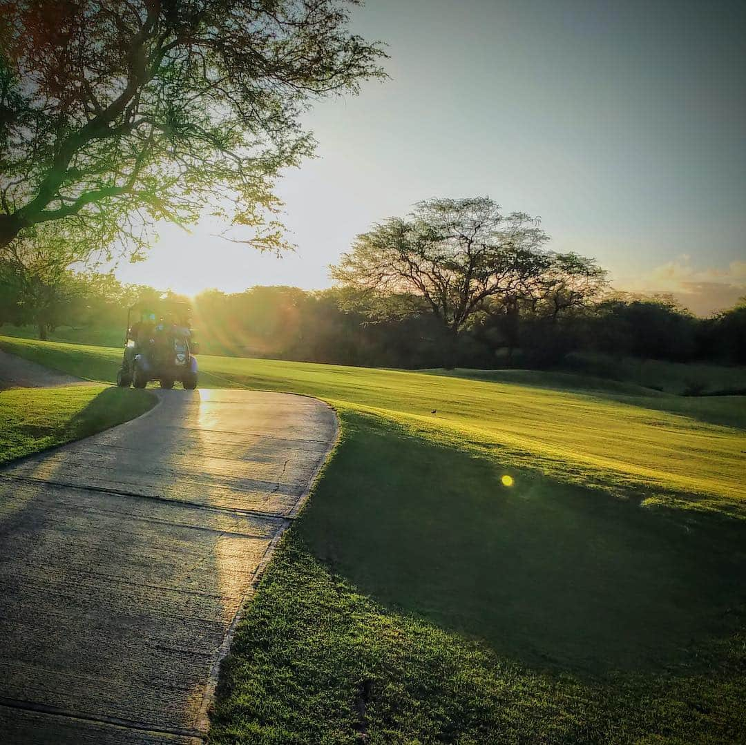 チ・ジニさんのインスタグラム写真 - (チ・ジニInstagram)「뭘 어떻게 해야할지.... 음... 잘 모르겠습니다. 그냥... 올립니다. 장담은 못하지만 노력해볼께요. 하와이를 다녀왔습니다. 여러분들~  늘 행운이 함께하길 바랍니다.」10月26日 22時07分 - actor_jijinhee