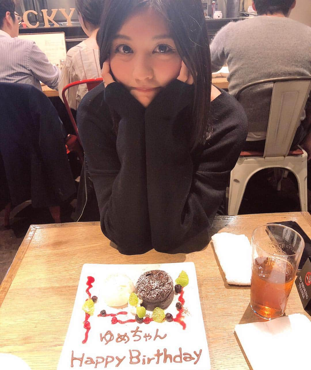 林ゆめさんのインスタグラム写真 - (林ゆめInstagram)「なしことご飯食べに行ったら お誕生日のサプライズしてくれた😭❤️ だいすきなしこっ _ _ _ #誕生日 #サプライズ」10月27日 0時13分 - ___yuume.18