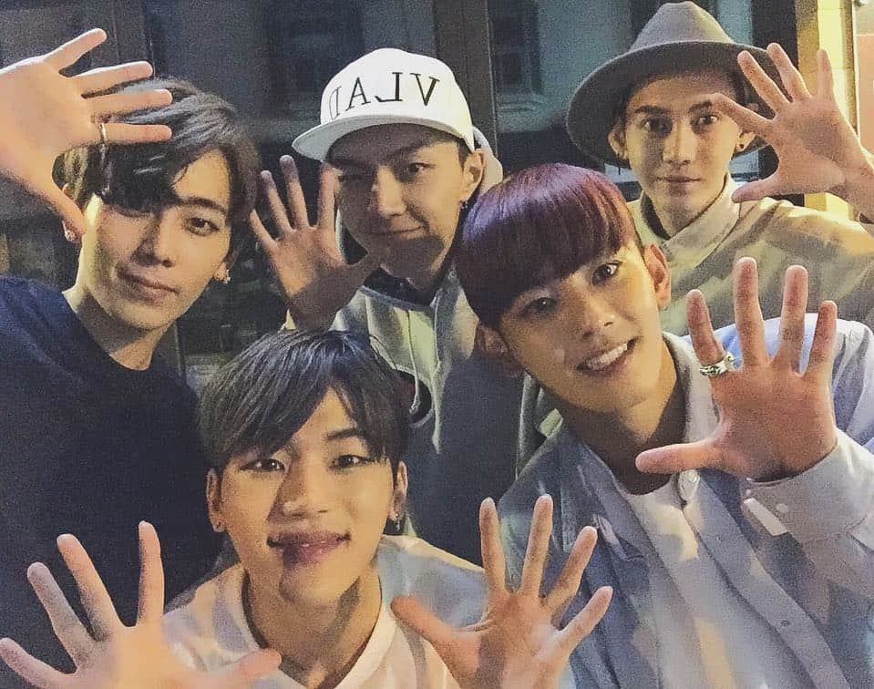 インス のインスタグラム：「참 신기하고 감사하고 그래요 #myname #mygirl #7#anniversary」