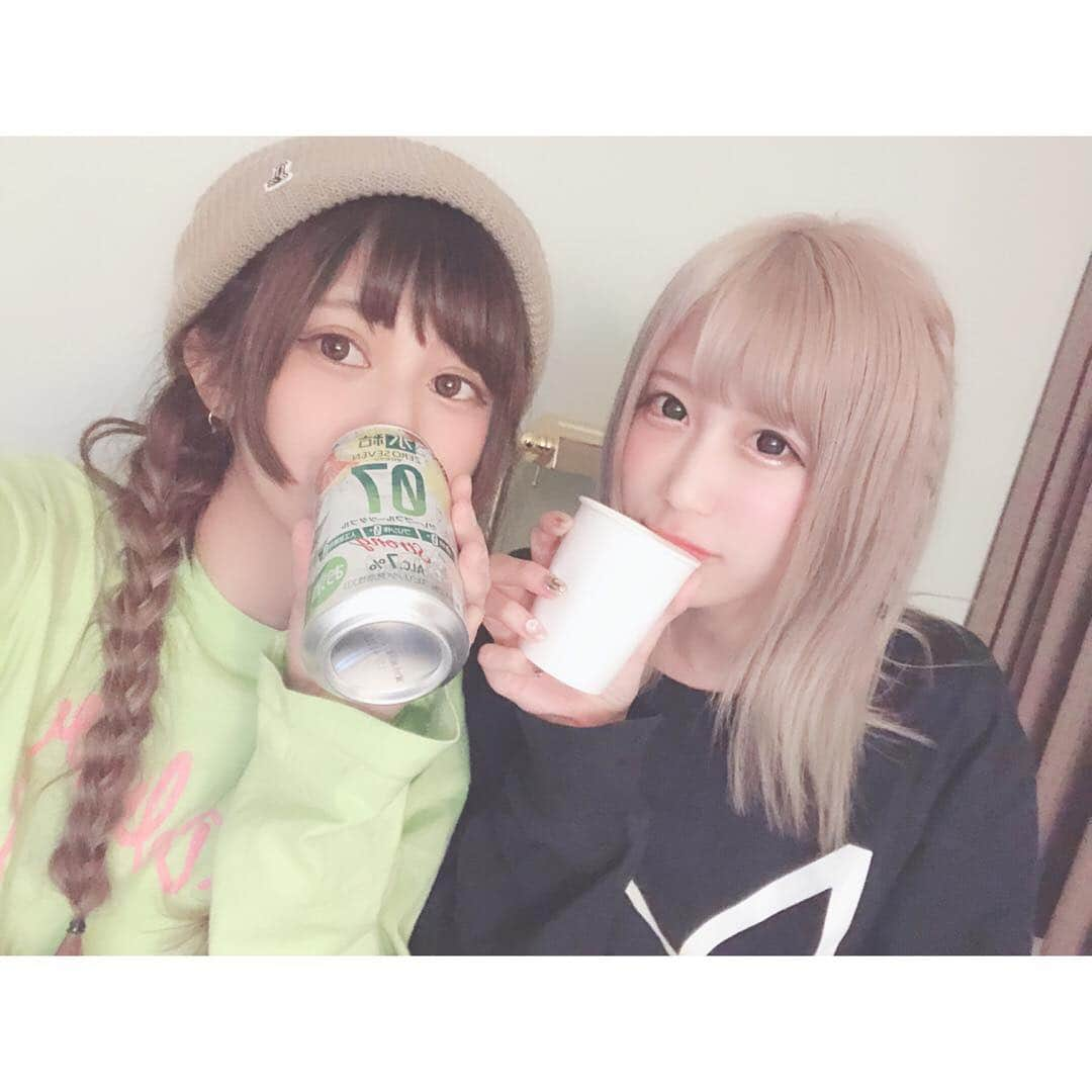 甘夏ゆずさんのインスタグラム写真 - (甘夏ゆずInstagram)「昨日の夜からブルツイと一緒の時間が多かったから一人部屋寂しかったけど、0時になってから打ち合わせで全員集合してまた超楽しかったからこのまま安眠できそうじゃ👴笑」10月27日 0時31分 - yuzu_amanatsu