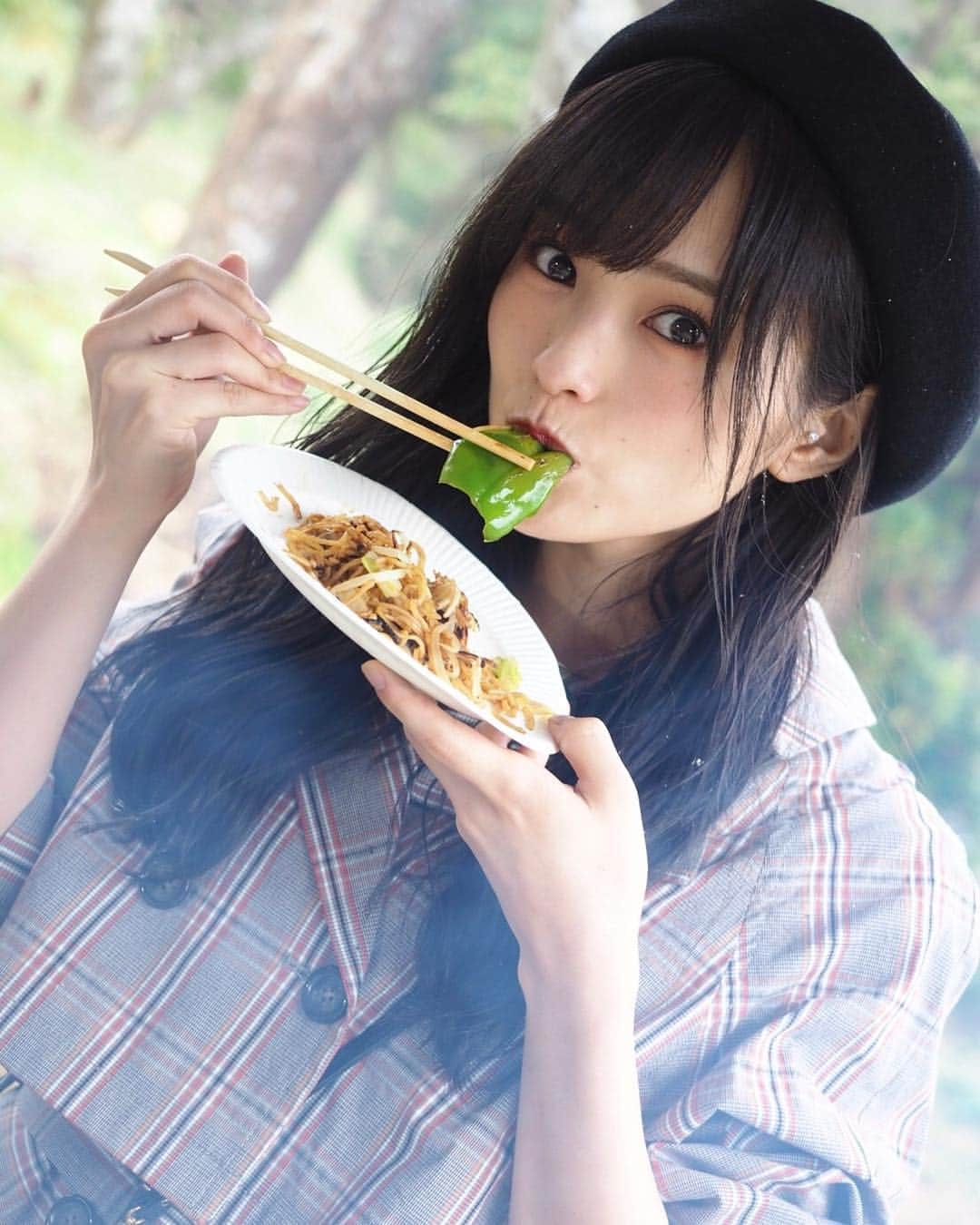 山本彩さんのインスタグラム写真 - (山本彩Instagram)「. ⛩🍖🔥🍴🏯 . #YNN #卒業旅行 #箱根神社 #お守り #身体健全はおばあちゃんに #芦ノ湖 #BBQ」11月10日 21時31分 - sayaka__714