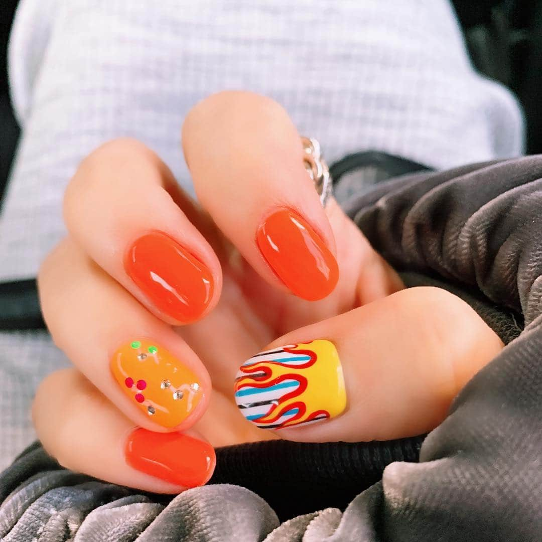 megbabyさんのインスタグラム写真 - (megbabyInstagram)「New nail🔥🔥💅💚🧡💛 #prada #nail #久しぶりにアートした😍」11月10日 14時31分 - _megbaby_