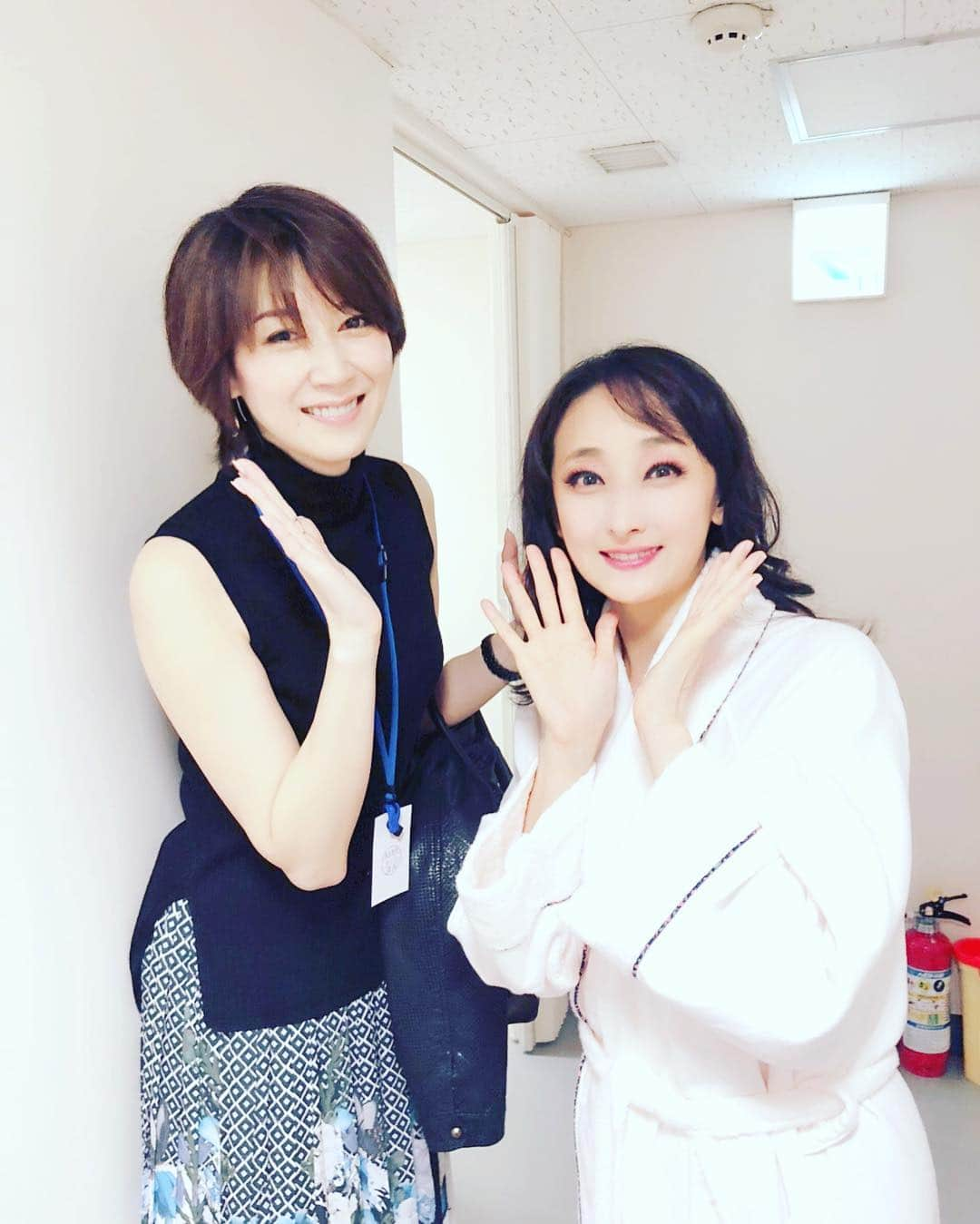 花總まりさんのインスタグラム写真 - (花總まりInstagram)「凰稀かなめちゃんと加藤和樹君が観に来てくれました(^^) 「1789」が懐かしい😅 今は今のマリーで埋め尽くされている私🤗」11月10日 17時35分 - hanafusamari_official