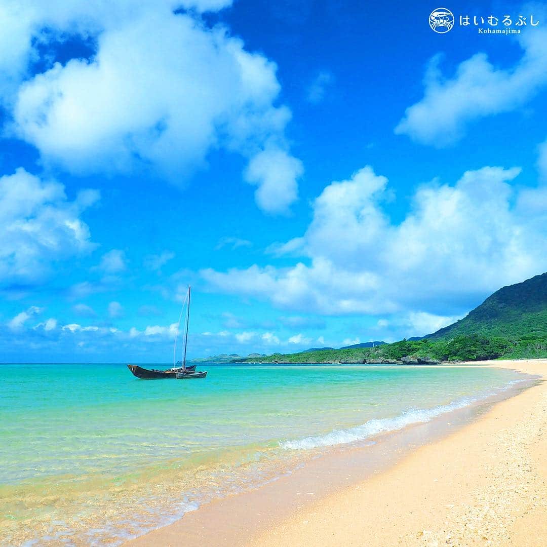 HAIMURUBUSHI はいむるぶしさんのインスタグラム写真 - (HAIMURUBUSHI はいむるぶしInstagram)「夏日が続く八重山の島々…  青空には入道雲が浮かび、ティダ(太陽)に照らされた海は青く煌めき、白い砂浜にはクリスタルブルーの小波が打ち寄せています。#沖縄 #八重山諸島 #青空 #夏日 #青い海 #はいむるぶし #japan #okinawa #yaeyamaislands #ishigakiisland #bluesky #lastsummer #bluesea #whitebeach #beachresort #haimurubushi」11月10日 17時17分 - haimurubushi_resorts