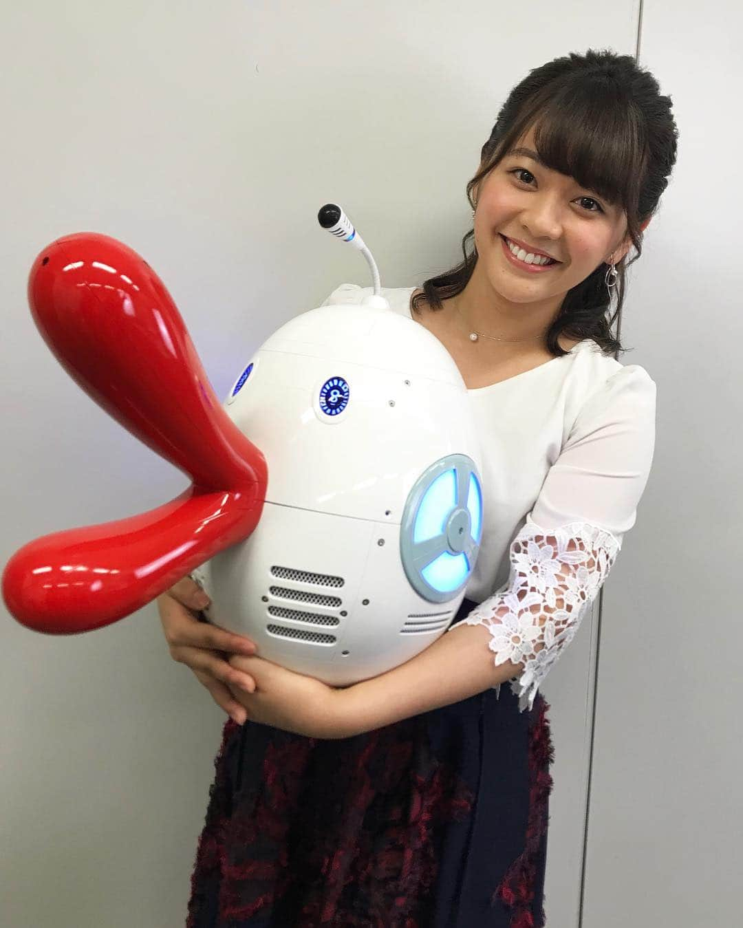 谷元星奈さんのインスタグラム写真 - (谷元星奈Instagram)「* 最強ギャグロボット『AIハチエモン』❤️ 11/17(土)、18(日)に大阪南港ATCホールで行われる『開局60周年！カンテレ8ppy大感謝祭』で会えるそうですよ😊 * #カンテレ #60周年 #8ppy #大感謝祭 #さっそくですが #クイズ です #どっちが #ゆるキャラ で #どっちが #アナウンサー ？ #AI #ハチエモン #タニモン」11月10日 18時14分 - tanimoto_seina