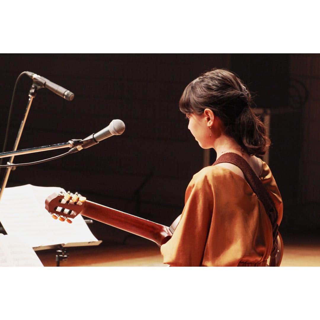 のインスタグラム：「⭐️🎸 ・ ・ ・ 山本一太参議院議員のサポートツアーが終わりました◎ 音楽と政治を詰め込んだ、新しく楽しく刺激的なツアーでした！⭐️ ・ ・ ・ そして群馬は焼きまんじゅうにとりへい、うまうまなものがいっぱい！🥚🐤🐔 今度は自分のソロできたいなぁ🌸😊」