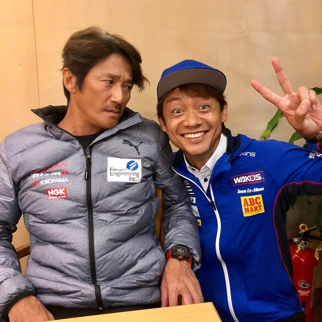 脇阪寿一さんのインスタグラム写真 - (脇阪寿一Instagram)「普通ならジャニーズ事務所怒られますけど、まあ監督同士の特権で😅 ありがとうございます✌️ 先日の #sformula の最終戦、痺れたわ！！ #近藤真彦 #監督 #kondoracing」11月10日 19時02分 - juichiwakisaka