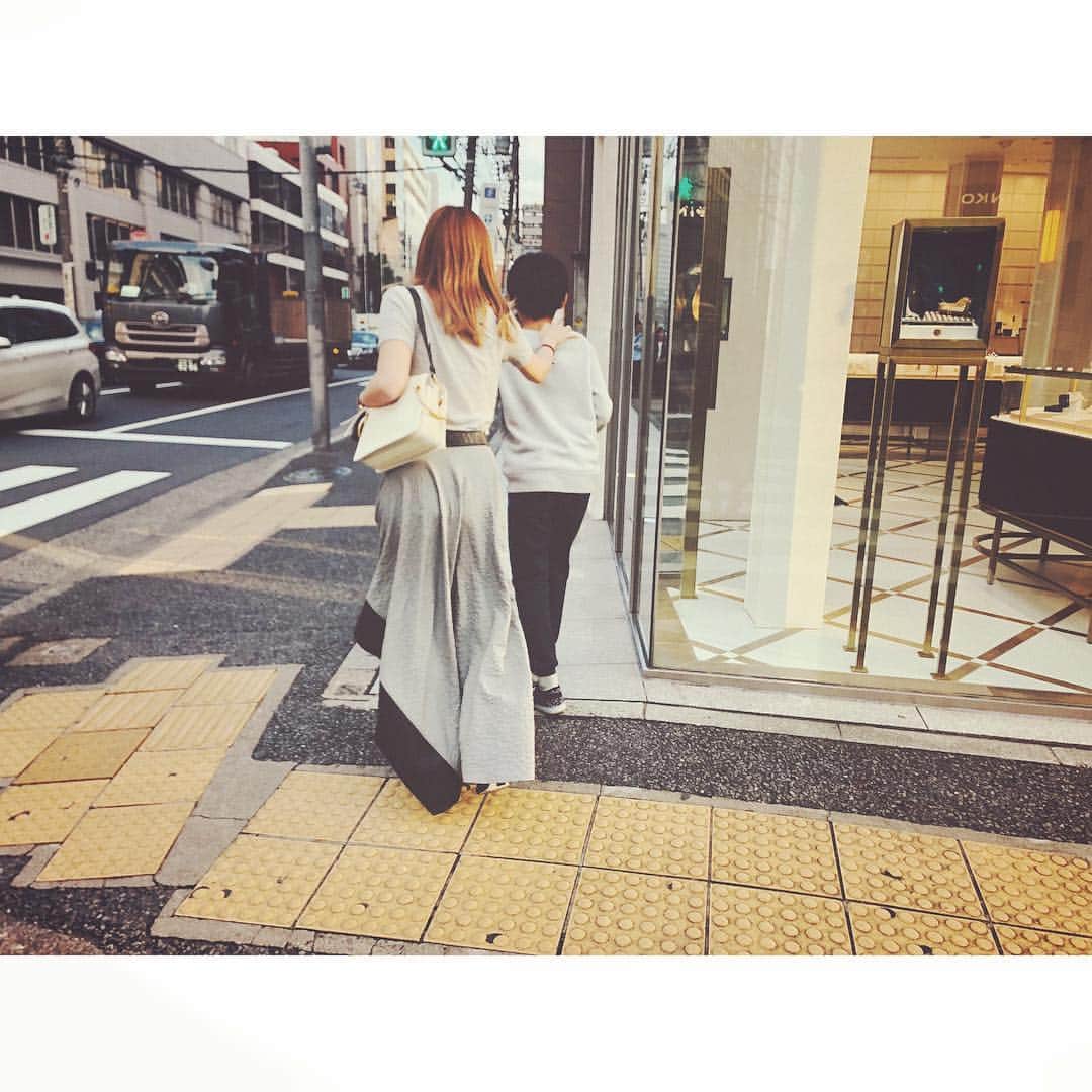 紗栄子さんのインスタグラム写真 紗栄子instagram 昨日のファッション 私 Tshirt Kith Skirt Loewe Bag Chloe Boots Fendi 長男 Sweat Zara Pants Numeroventuno Sneaker Vilocy Uz 恒例になりつつある お勉強の後の Iza でのお菓子