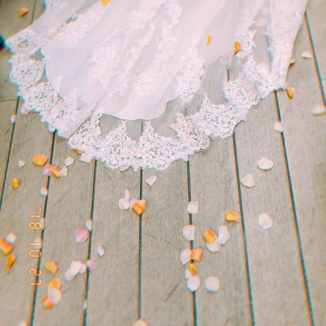 近藤千尋さんのインスタグラム写真 - (近藤千尋Instagram)「チョコレートプラネットまっちゃんの 結婚式でした㊗️🤵👰 素敵な人の周りはみんな素敵な人でした😌💞 笑いあり、涙ありの結婚式💒  末永くお幸せに…☺️☺️ 娘ちゃんも皆さんに遊んでもらえて 終始ハイテンション😂😂😂 幸せな気持ちのまま、 今日は朝から大掃除という現実🏠笑 皆さんはどんな休日ですか🤤❤️」10月27日 10時41分 - chipichan.1215