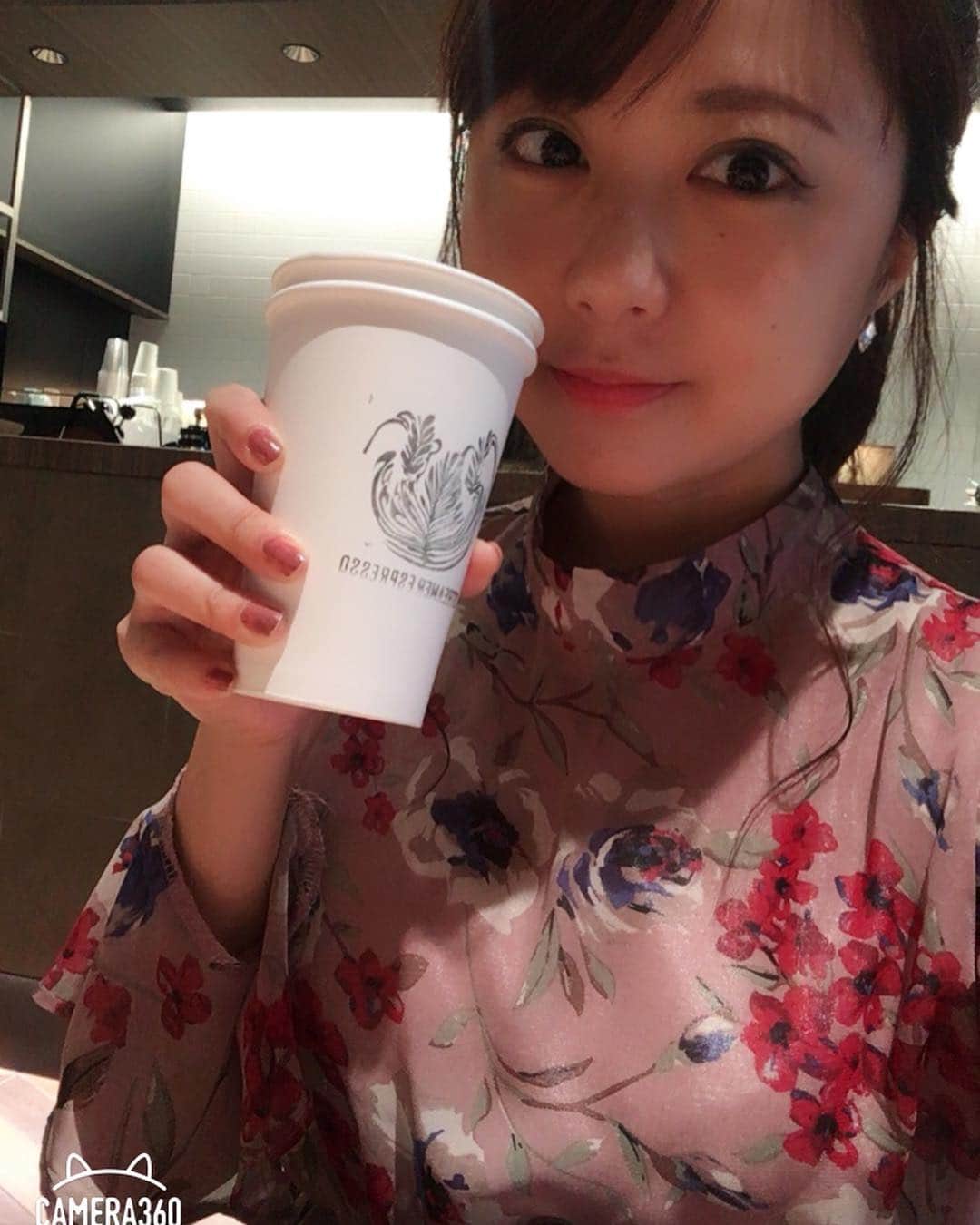 由井香織のインスタグラム：「ここのコーヒー☕️すき💓  #ストリーマーコーヒー #青山カフェ」
