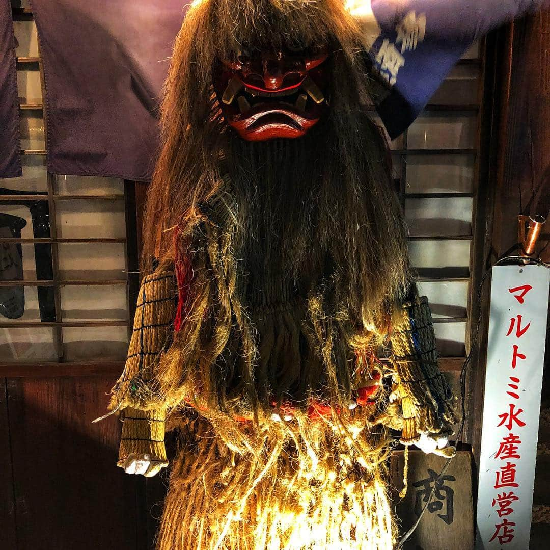 福本義久さんのインスタグラム写真 - (福本義久Instagram)「【みんテレMC 代打週】 毎朝ロケ→スタジオの充実した1週間が終わりました🚴‍♂️ 月曜→朝ボーリング「サンコーボウル」 火曜→「深井商店」噂のクロワッサン 水曜→「かど丸餅店」移転から1年取材 木曜→朝ラーメン 「北のとんこつ 麺 かまくら」 金曜→秋田 金足農業 どこを取材してもウェルカムな雰囲気で本当にありがたかったです😂  後輩の柴田アナにもかなり助けてもらって、1週間楽しく、一瞬で過ぎ去っていきました笑  一週間の中で1番激しく動いたのは木曜のドラフト会議。ファイターズが金足農業吉田投手の指名権を獲得した瞬間、秋田行きが決まり、17時台を終えて飛び出し。代打最終日の金曜はスタジオではなく秋田からお伝えしました🚴‍♂️ 秋田で取材した内容は来週の月曜日にお伝えする予定なので是非ご覧ください😊  それにしても…あっという間で楽しい一週間！また来週から「みんなのテレビ」よろしくお願い致します！  #みんなのテレビ #UHB #代打 #朝行ってきました #朝ボーリング #サンコーボウル #深井商店 #かど丸餅店 #朝ラーメン #かまくら #秋田 #金足農業 #吉田輝星 #lovefighters #いちばん青い空にしよう #ドラフト会議 #アナウンサー」10月27日 21時48分 - uhb_fukumoto