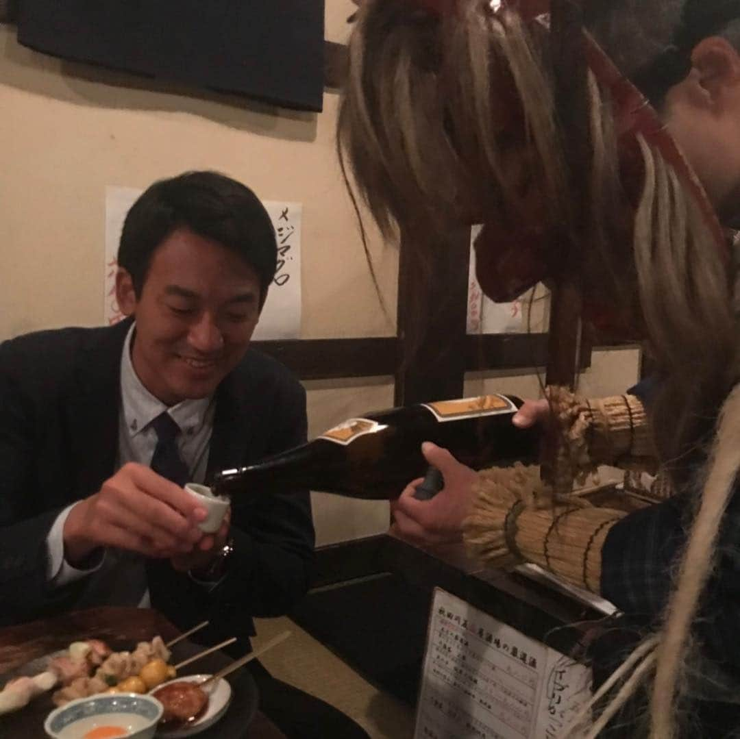 福本義久さんのインスタグラム写真 - (福本義久Instagram)「【みんテレMC 代打週】 毎朝ロケ→スタジオの充実した1週間が終わりました🚴‍♂️ 月曜→朝ボーリング「サンコーボウル」 火曜→「深井商店」噂のクロワッサン 水曜→「かど丸餅店」移転から1年取材 木曜→朝ラーメン 「北のとんこつ 麺 かまくら」 金曜→秋田 金足農業 どこを取材してもウェルカムな雰囲気で本当にありがたかったです😂  後輩の柴田アナにもかなり助けてもらって、1週間楽しく、一瞬で過ぎ去っていきました笑  一週間の中で1番激しく動いたのは木曜のドラフト会議。ファイターズが金足農業吉田投手の指名権を獲得した瞬間、秋田行きが決まり、17時台を終えて飛び出し。代打最終日の金曜はスタジオではなく秋田からお伝えしました🚴‍♂️ 秋田で取材した内容は来週の月曜日にお伝えする予定なので是非ご覧ください😊  それにしても…あっという間で楽しい一週間！また来週から「みんなのテレビ」よろしくお願い致します！  #みんなのテレビ #UHB #代打 #朝行ってきました #朝ボーリング #サンコーボウル #深井商店 #かど丸餅店 #朝ラーメン #かまくら #秋田 #金足農業 #吉田輝星 #lovefighters #いちばん青い空にしよう #ドラフト会議 #アナウンサー」10月27日 21時48分 - uhb_fukumoto