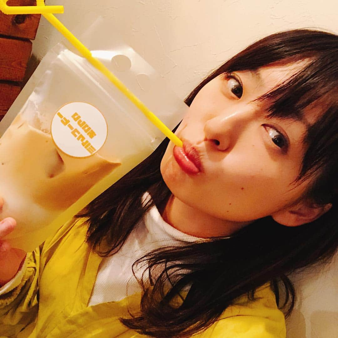 脇田唯さんのインスタグラム写真 - (脇田唯Instagram)「café go round!! vol.3  フリーキーワードローブコーヒーさんにて。  ゲストは私の大好きな尾矢聡子ちゃん🎶 公私共に仲よくさせていただいてます☻☺︎☻ 鹿ステーキバーガー美味い🍔  #ハンバーガー  #freakywardrobecoffee  #フリーキーワードローブコーヒー  #尾矢聡子  #脇田唯」10月27日 20時30分 - post_yui