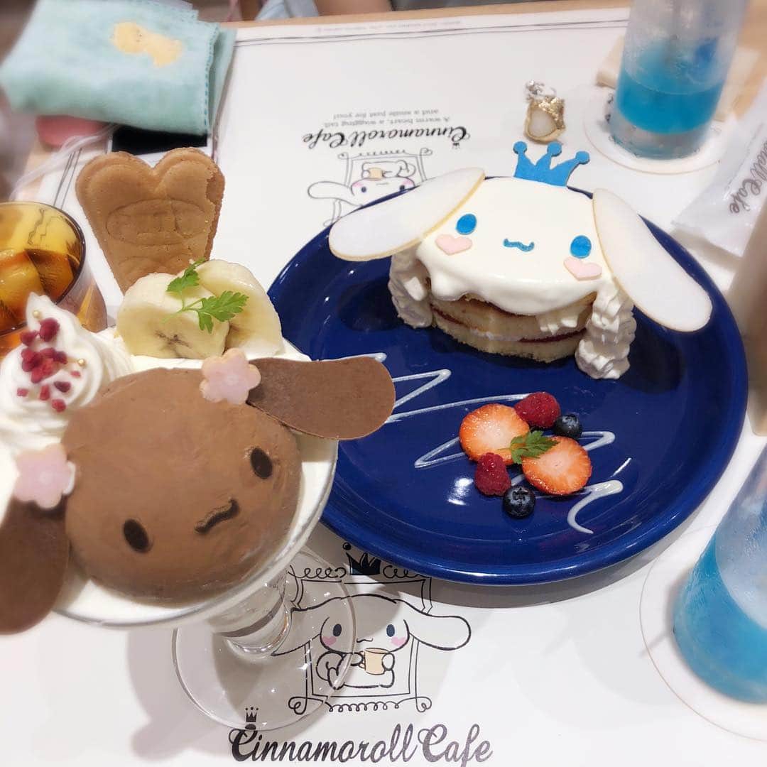 三上みかんさんのインスタグラム写真 - (三上みかんInstagram)「Soooo Cute!!!!!! . #シナモン #シナモンロールカフェ #cinnamoroll #cafe #sanrio #cute #japanesegirls」10月27日 21時47分 - mikan25252
