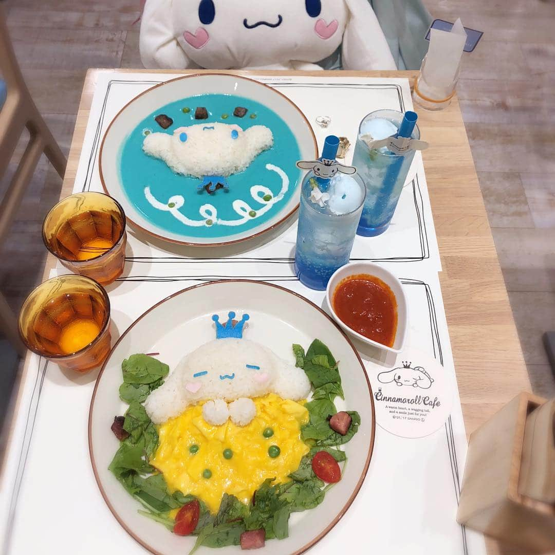 三上みかんさんのインスタグラム写真 - (三上みかんInstagram)「Soooo Cute!!!!!! . #シナモン #シナモンロールカフェ #cinnamoroll #cafe #sanrio #cute #japanesegirls」10月27日 21時47分 - mikan25252