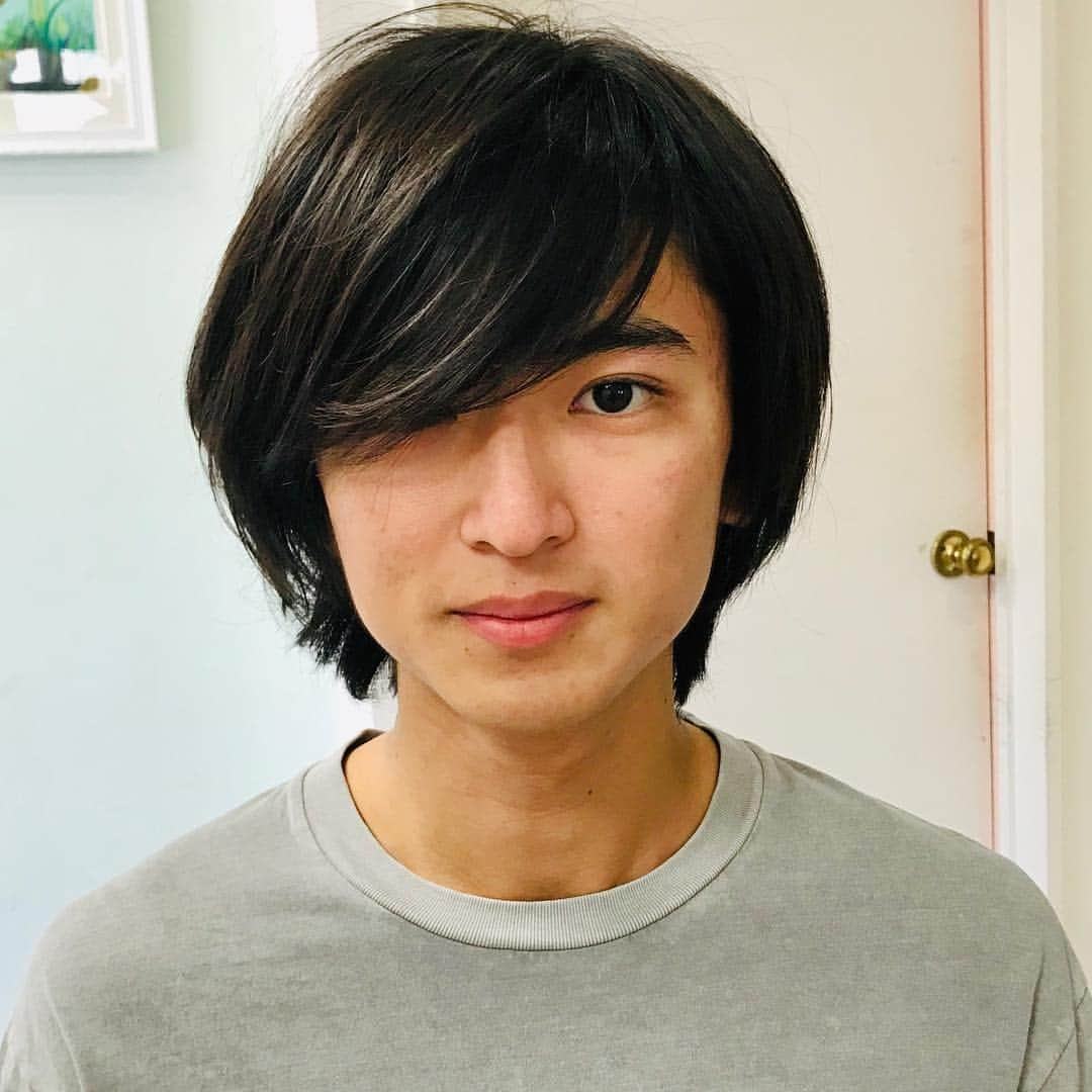 山口葵さんのインスタグラム写真 - (山口葵Instagram)「. 過去最長に伸びてた髪の毛を切ってきました✂️ さっぱりすっきりして、なんだか若返った気分☺︎ . こうして見ると、長いのも悪くなかったなぁ😁 いろんな髪型に挑戦してみたいな👦🏼」10月27日 14時04分 - _yamaguchi_aoi_