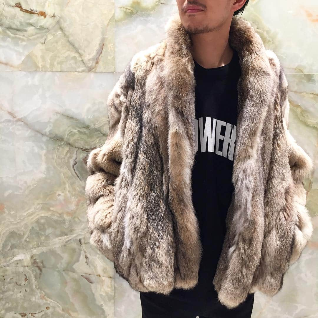 H BEAUTY&YOUTHさんのインスタグラム写真 - (H BEAUTY&YOUTHInstagram)「＜H BEAUTY&YOUTH＞ fox fur shawl jacket ¥400,000-(+tax)  #H_beautyandyouth @h_beautyandyouth  #BEAUTYANDYOUTH #Unitedarrows」10月27日 14時23分 - h_beautyandyouth