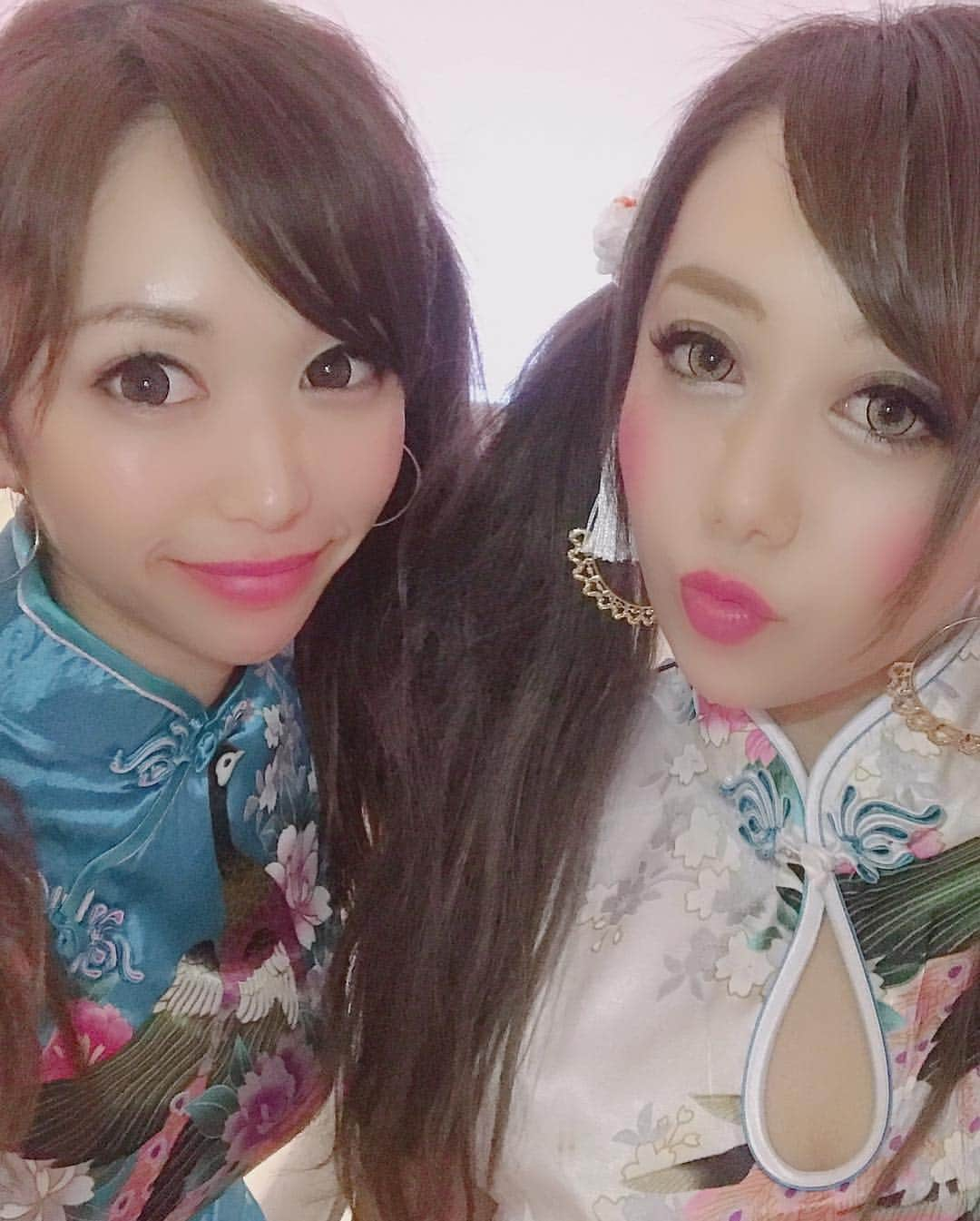 渋木美沙さんのインスタグラム写真 - (渋木美沙Instagram)「街中でチャイナも着てみた🤤😇 これはホテルだけどwww  #観光客丸出し#香港#香港旅行 #旅行#女子旅#旅行好きな人と繋がりたい #カメラ好きな人と繋がりたい #trip #チャイナドレス #海外旅行 #フィルター越しの私の世界#タビジョ」10月27日 21時58分 - shibuki_misa08