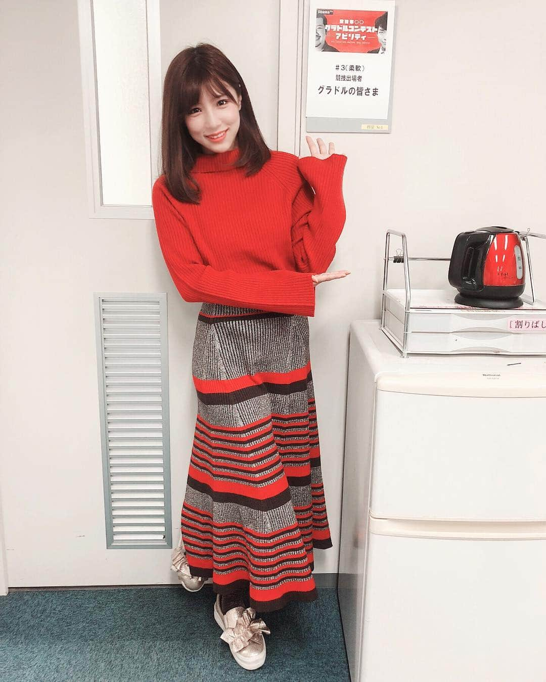 夏本あさみさんのインスタグラム写真 - (夏本あさみInstagram)「* 昨日の私服👗 * tops： @snidel_official  skirt： @snidel_official  shoes： @gu_global * このGUのキラキラお靴すごく褒められることが多くてめっちゃお気に入り😊✨ * #snidel #GU #今日のコーデ #todayscode #fashionstagram」10月27日 17時53分 - natsumotoasami