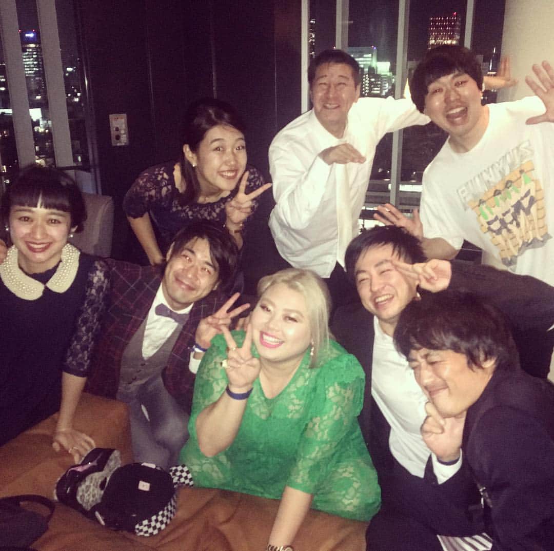 林大介のインスタグラム：「松尾林 #チョコプラ松尾 #まっちゃん #結婚二次会 #なのに #この写真しか撮ってなかった #本人不在 #けんじ #おさだ #いちき #かみちい #なおみ #おがわ #なつこ #まっちゃんお幸せに」
