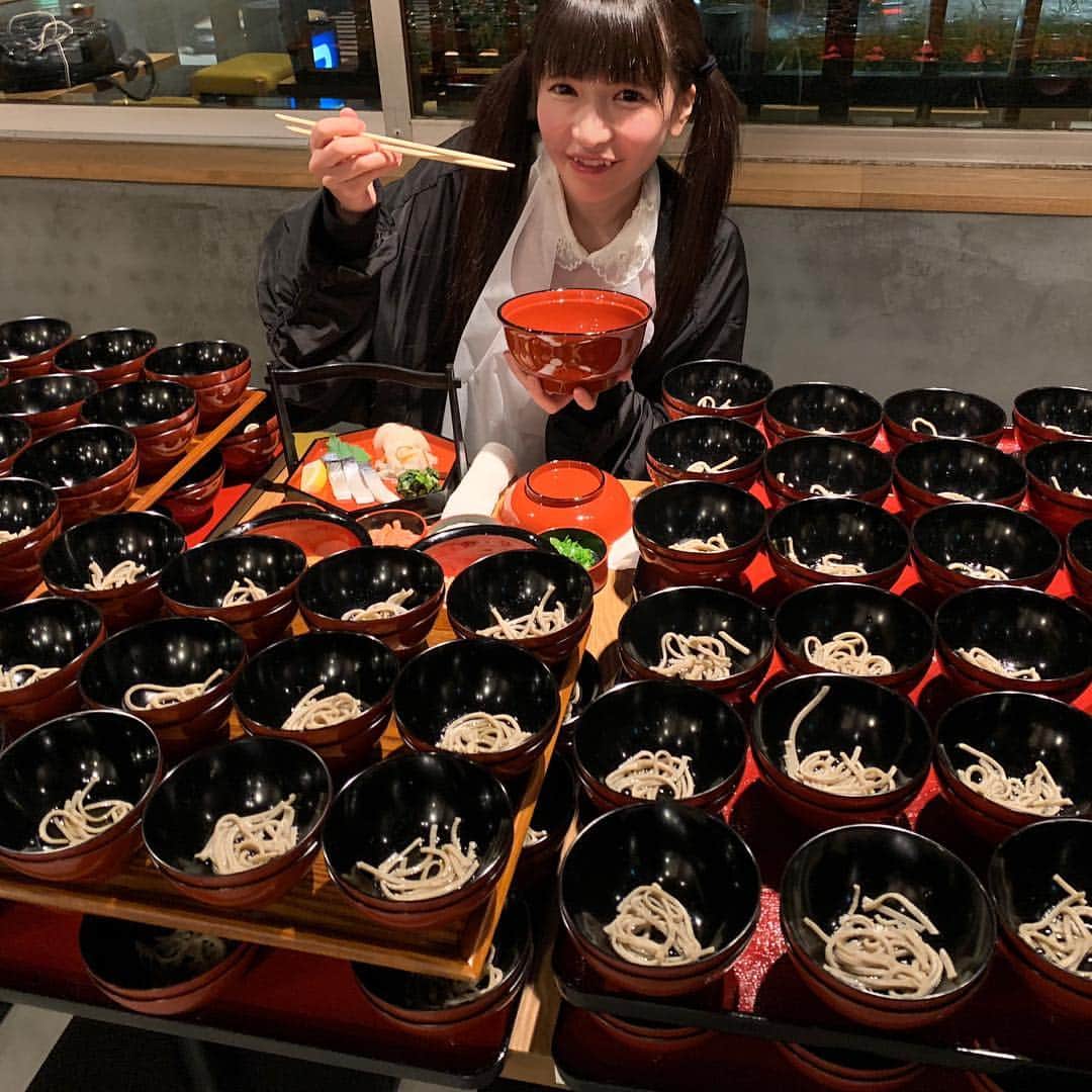 もえのあずきさんのインスタグラム写真 - (もえのあずきInstagram)「北新地「玄盛」さんで土日限定でわんこそばが食べられるということでチャレンジしてきたよ☺️💓 しかもなんと期間限定100杯超えたらワンコインで😍✨ 大阪というか西日本で唯一のわんこそば❤️そして日本初の十割蕎麦わんこそば❤️ おそばがもちもちで美味しくパクパクして自己新記録でたよ！！ #わんこそば#十割蕎麦玄盛 #玄盛#わんこそばチャレンジ」10月27日 18時21分 - moeazukitty