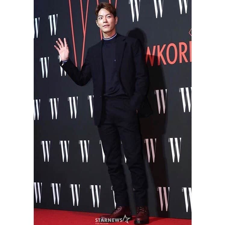 ホン・ジョンヒョンのインスタグラム：「WKOREA @wkorea #W #WKOREA #유방암캠페인」