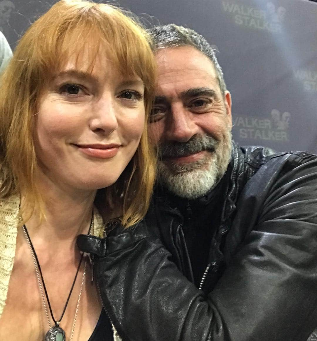 アリシア・ウィットさんのインスタグラム写真 - (アリシア・ウィットInstagram)「captain my captain 🙃 #negan himself 👊🏻 @jeffreydeanmorgan #twdfamily #wscatlanta #thewalkingdead #spnfamily」10月28日 5時38分 - aliciawitty