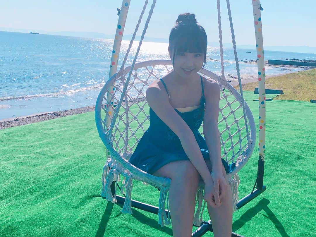 北川愛乃さんのインスタグラム写真 - (北川愛乃Instagram)「こんばんわぁ🌟  今日も以前に、生写真撮影を させて頂いた時の オフショットです🤗  わぁーーー✨ とっても海が綺麗ですね💗 #ロープチェアシート にも座れて気持ちよかったなぁ😆  よこにゃんより♪  #ske48」10月27日 22時40分 - kitagawayoshino