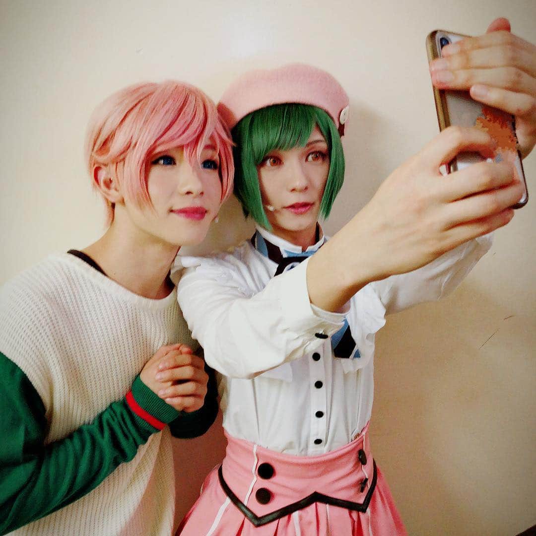 赤澤燈のインスタグラム：「かわいこちゃん写真撮れた♡ #エーステ #A3 #ゆっきー #むっくん #きゃわきゃわ #好き」