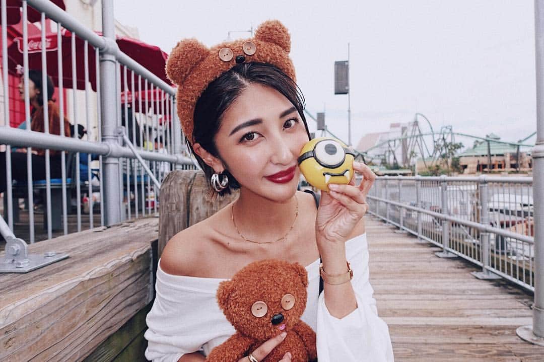 Lisaのインスタグラム：「. ミニオンまん🤤🤤❤️❤️ . と、ティム🐻❤️ . Halloweenに一番近い週末は今日なのですね🤔 知らなくてさっき帰りにカオナシの大群に 遭遇して心臓止まるかと思いました。笑 . 皆様楽しんで〜〜😚💓🎃🍬🍫🍪🍭👻 #ハロウィン#知らなかった#外が騒がしい#もうハロウィンにも反応しなくなった#暗闇にカオナシ#大量#怖すぎ#ユニバ#ユニバーサルスタジオジャパン#ミニオンまん#ティム#Halloween#usj##minion#tim#camera#girl#love#instadaily#instagood#instasize#instapic#instamag #instalike#like4like#rx100m3」