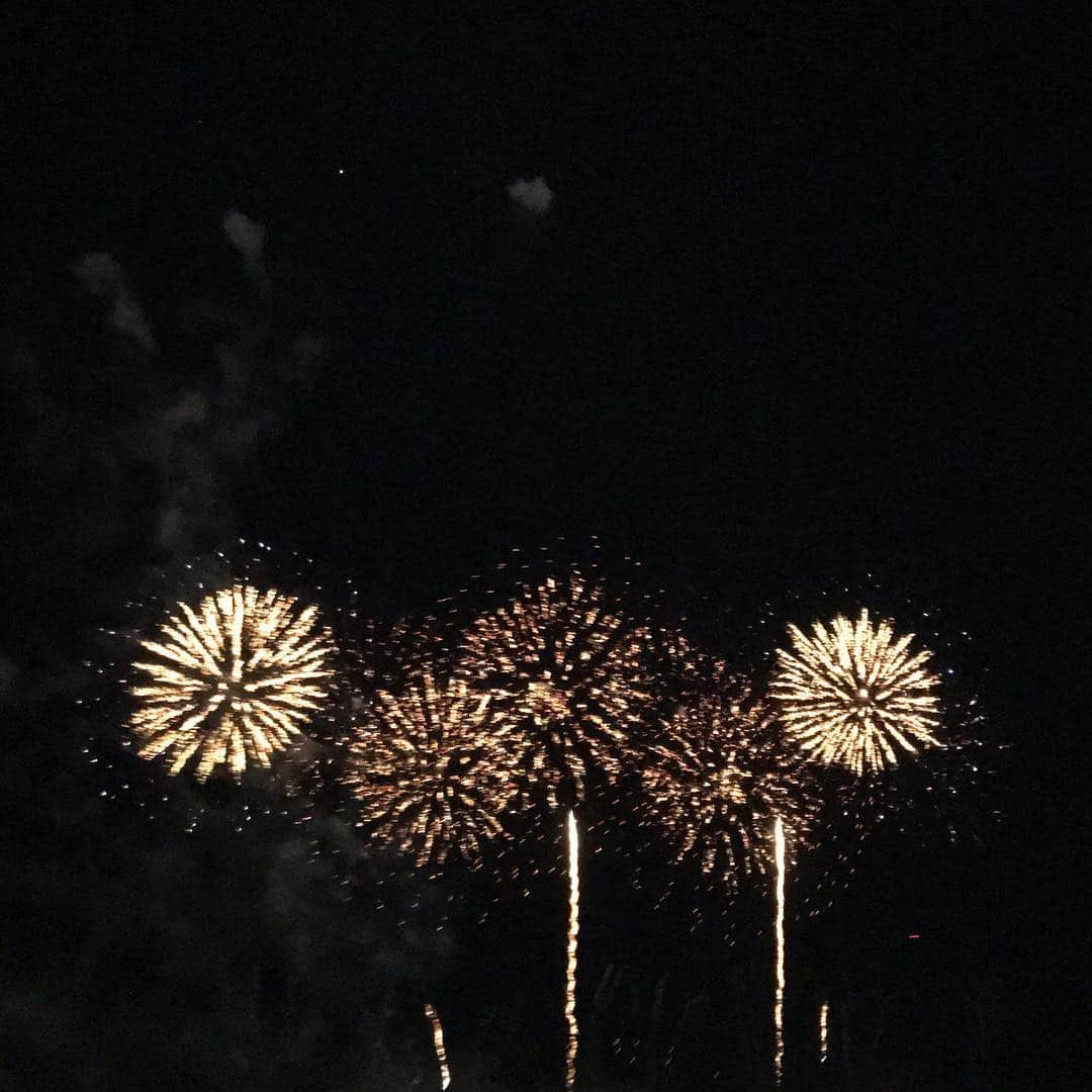 原口あきまささんのインスタグラム写真 - (原口あきまさInstagram)「茅ヶ崎サザン芸術花火2018。素晴らしいサザンの曲を聴きながらの花火は最高でした❗️感動❗️ #茅ヶ崎サザンビーチ#サザンオールスターズ #名曲ばかり#花火#綺麗#茅ヶ崎サザン芸術花火2018 #スバルフォレスター #最後まで聞けず見れず断念#帰りのバスで日本シリーズ視聴#引き分け」10月28日 7時41分 - akimasa_haraguchi