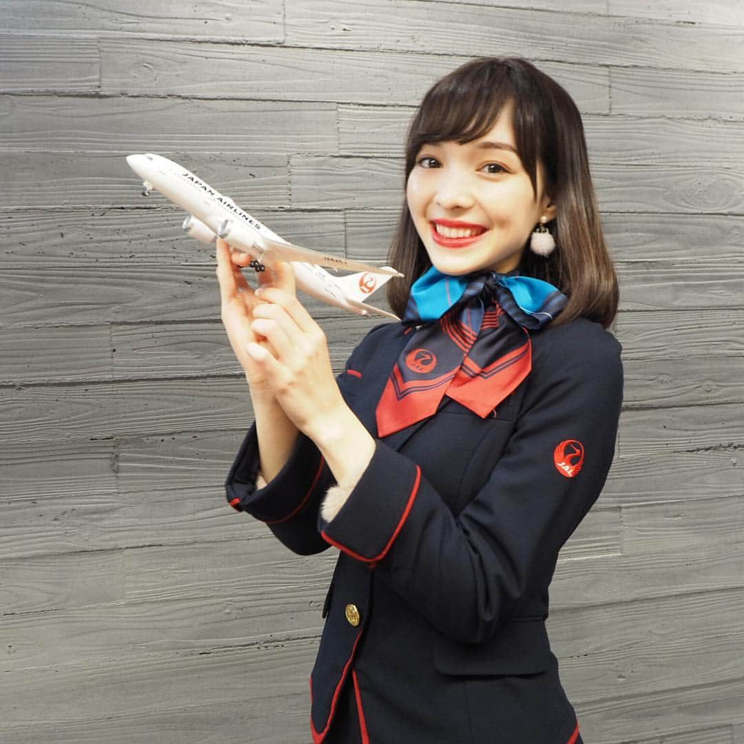 ストーン奈緒美さんのインスタグラム写真 - (ストーン奈緒美Instagram)「こんばんは🌙♪ ・ 先日、JAL✈️さんの制服を着させていただきました💓 ・ 初のCA姿になれて気分あがってしまいました✨ ・ ソフィア祭11月3日にて、パラスポーツとコラボした限定フォトスペースができるそうです！！そこでCAの制服が着れるのでぜひ皆さんも体験してみてください💓 ・ また、元日本代表選手に車椅子バスケを教えて貰える企画もあるのでぜひ足を運んでみてください♪ ・ ・ ・ #campara#jal#ミスソフィア#ミスターソフィア#ソフィア祭#ca#メイク#ミスコン#ミスキャン#ファイナリスト#写真#ポートレート#被写体#モデル#大学生#看護学生#japan#photography #airport」10月28日 9時15分 - 18misssophia_2